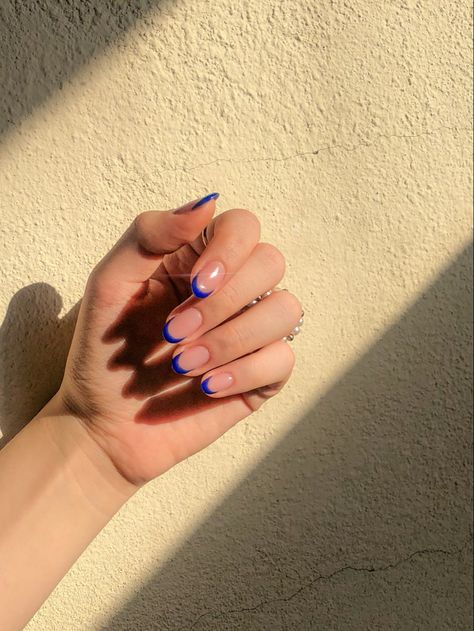 Electric Blue Tips Nails, Electric Blue French Nails, Navy Blue French Tip Nails Short, Electric Blue French Tips, Dark Blue Tip Nails, Electric Blue French Tip Nails, Nails Blue Electric, French Tip Nails Short Nails, French Manicure Couleur