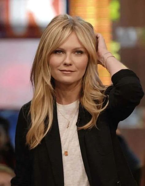 30 Most Flattering Bangs for Round Faces (2024 Trends) Tmavý Blond, Bardot Bangs, Growing Out Bangs, Bangs For Round Face, Round Face Haircuts, Long Hair With Bangs, Kirsten Dunst, Short Hairstyle, Hairstyles For Round Faces