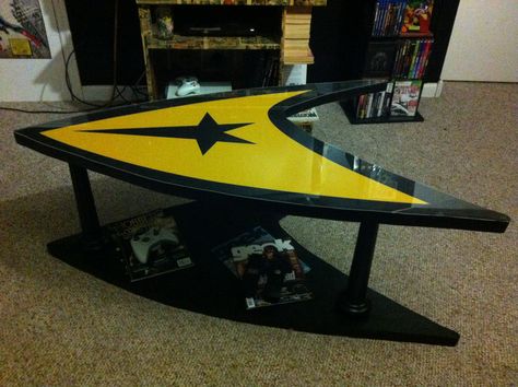 Home made Star Trek Coffee Table made by my aunt and uncle :-). Star Trek Decor, Star Trek Party, Star Trek Theme, Star Trek Wallpaper, Star Trek Merchandise, Nerd Cave, Diy Star, Creative Gift Ideas, Star Trek Original Series