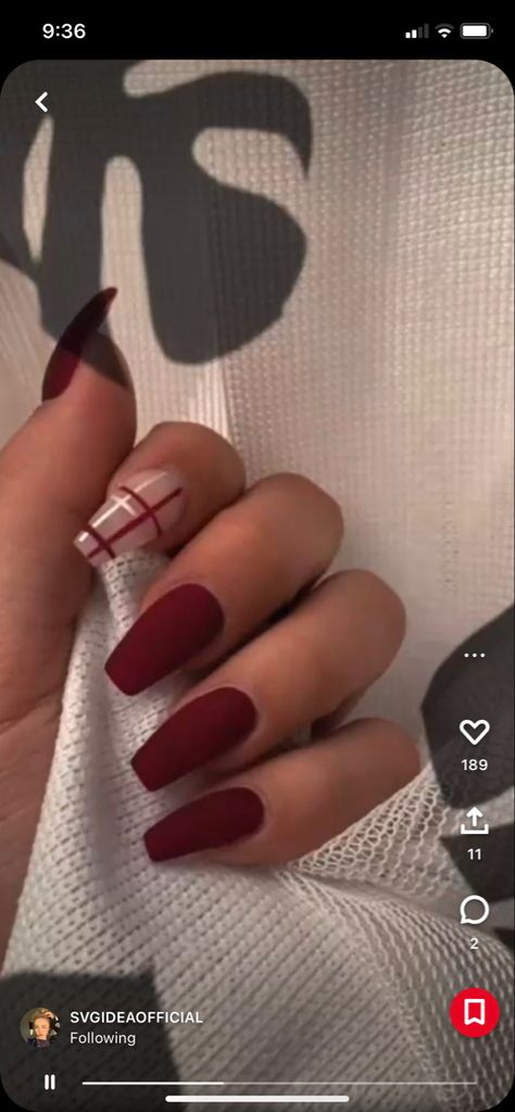 Nails To Match Maroon Dress, Maroon And White Nails Acrylic, Maroon Sweater Nails, Crimson Nail Designs, Maroon And White Nails, Maroon Christmas Nails, Maroon Acrylic Nails, Thanksgiving Nails Design Fall, Red Matte Nails