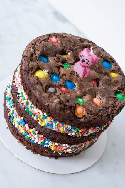 Brownies Birthday Cake Ideas, Brownie Birthday Cake, Brownie Birthday, Birthday Cake Brownies, Birthday Brownies, Cake Brownie, Chocolate Brownie Cake, Cake Pricing, Best Brownies