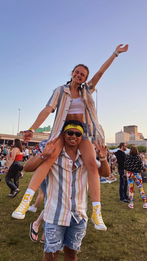 Music Festival Couple, Festival Couple, Yellow Converse, All Black Outfit, Festival Outfit, Festival Fashion, Striped Shirt, Music Festival, Converse