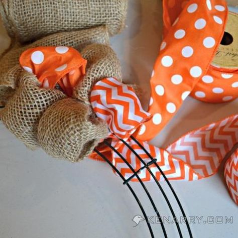 DIY Summer Burlap Wreath: Orange Chevron and Polka Dot - Kenarry.com Summer Burlap Wreath, Hometalk Diy, Burlap Wreath Tutorial, Burlap Wreath Diy, Burlap Projects, Fall Orange, Diy Burlap, Pretty Wreath, Burlap Crafts