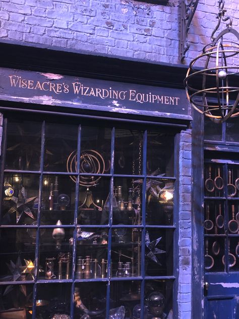 Harry Potter Diagon Alley Shops, Hogsmeade Shops, Diagon Alley Diy, Diagon Alley Shops, Lumos Nox, Harry Potter Diagon Alley, Harry Potter Shop, Potter Aesthetic, Movie Pins