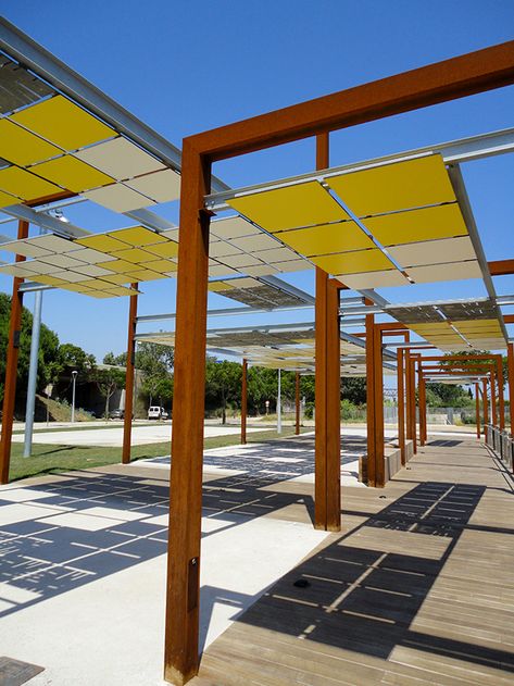 pergola System U Castelldefels Parc de la Corredera (6) Curved Patio, Free Standing Pergola, Streetscape Design, Classroom Interior, Steel Pergola, Walkway Design, Covered Walkway, Shelter Design, Urban Landscape Design