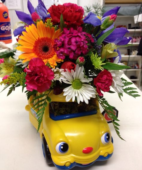 Bus driver retirement, Fisher price toy bus with a bouquet of flowers filling it School Bus Centerpiece Party Ideas, School Bus Driver Retirement Party Ideas, Bus Driver Retirement Party Ideas, School Centerpieces, Retirement Party Ideas, Retirement Diy, Bus Party, Themed Centerpieces, Ms Rachel