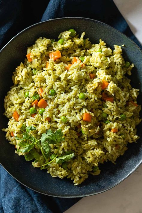 Peruvian Green Rice, Green Rice Recipe, The Best Rice, Peruvian Dishes, Best Rice, Roasted Red Pepper Sauce, Peruvian Cuisine, Rice Side, Green Rice