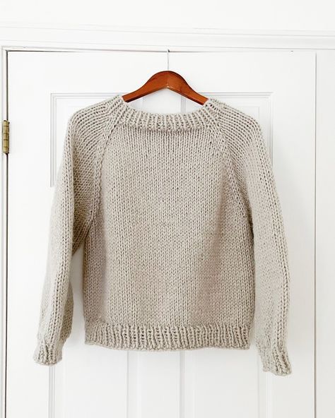 How to Knit a Simple Raglan Sweater | The Fall Bluff Pullover — Ashley Lillis Cable Sweater Pattern, Knit Sweater Patterns, Pullover Sweaters Pattern, Chunky Knit Sweater Pattern, Easy Sweater Knitting Patterns, Free Knitting Patterns For Women, Handmade Sweaters, Raglan Knit, Poncho Knitting