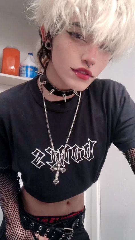 My Type Of Person, Goth Hair Male, Trans Guy Outfits, Goth Guy Aesthetic, Guy Liner, Alt Boys, Goth Guy, Emo Outfit Ideas, Goth Eye Makeup