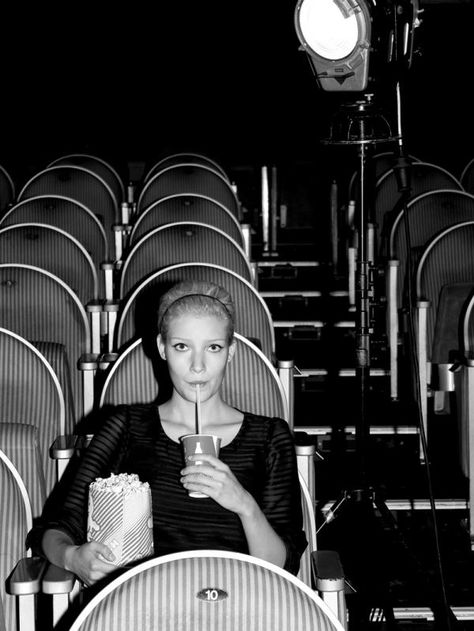 Cinema | movie goer Fashion Show Audience, All Night Song, Theatre Audience, Vintage Movie Theater, World Ideas, Night Song, Theatre Photography, Photoshoot Concept, Foto Pose