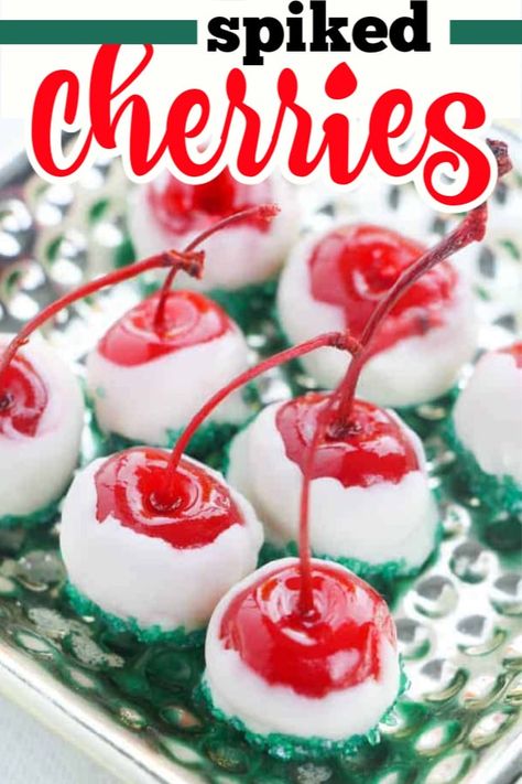 Spiked Cherries, Jello Shooters, Christmas Candy Easy, Christmas Yummies, Boozy Desserts, Seasonal Drinks, Cocktail Garnish, Superbowl Party Food, Cherry Recipes