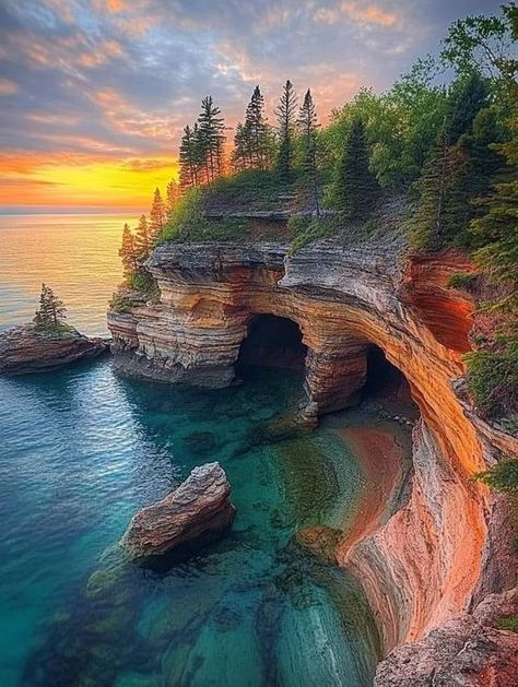 I grew up in Michigan | Pictured Rocks National Lakeshore, Michigan.🇺🇸 | Facebook Pictured Rocks Michigan, Pictured Rocks, Pictured Rocks National Lakeshore, Vision Board Goals, Awesome Nature, Michigan Usa, Mini Paintings, Nature Animals, Nature Beauty