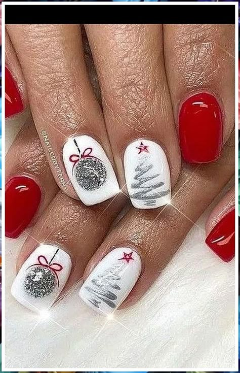 Make a statement with sparkling rhinestones and glitter. Xmas Nail Art, Nails Gold, Tree Nails, Nagel Tips, Cute Christmas Nails, Christmas Gel Nails, Acrylic Coffin, Cute Gel Nails, Christmas Nails Acrylic