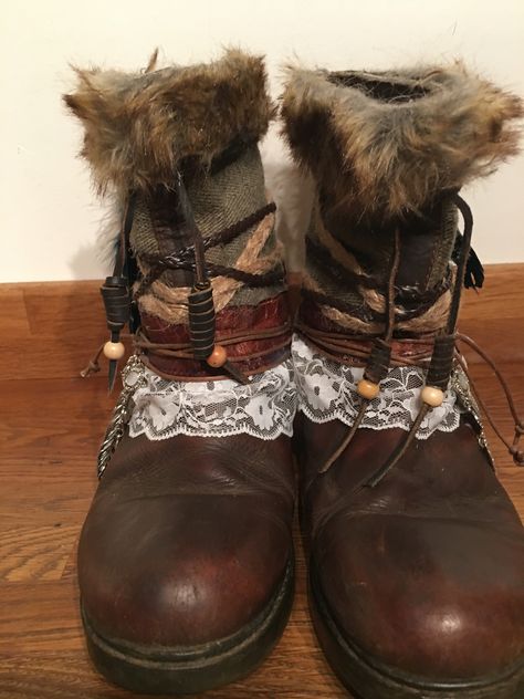 Boho boot upcycle Diy Boho Boots, Boots Diy, Scaredy Cat, Boho Boots, Diy Boho, Create Diy, Boho Diy, Ugg Boots, Winter Boot