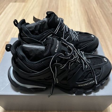 Size 43 - Balenciaga Track LED Low Black Balenciaga Track Outfit, Tenis Balenciaga, Balenciaga Track Black, Balenciaga Tracks, Track Outfits, Balenciaga Track 2, Denim Tears, Trendy Shoes Sneakers, Black Balenciaga