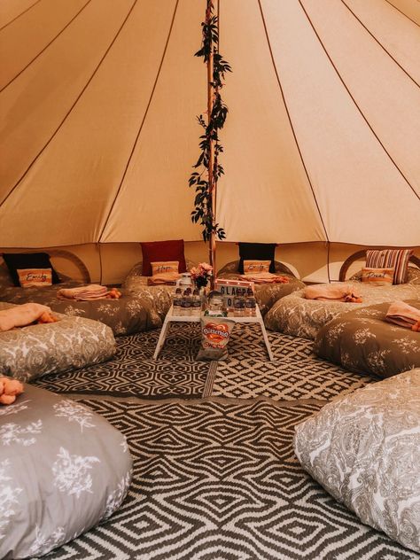 Bell Tent Aesthetic, Bell Tent Sleepover Party, Aesthetic Tent Sleepover, Tent Date Night, Sleep Over Tents, Festival Themed Party Birthday, Aesthetic Tent, Glamping Aesthetic, Dream Sleepover