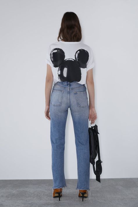 Mickey Balloon T-Shirt From ZARA Sizzles With Style Lightweight Puffer Jacket, Mickey Mouse Shirt, Branded Outfits, Mickey Balloons, Womens Disney Shirts, Mickey Mouse T Shirt, Mickey Mouse Shirts, Glad Rags, Disney Tees