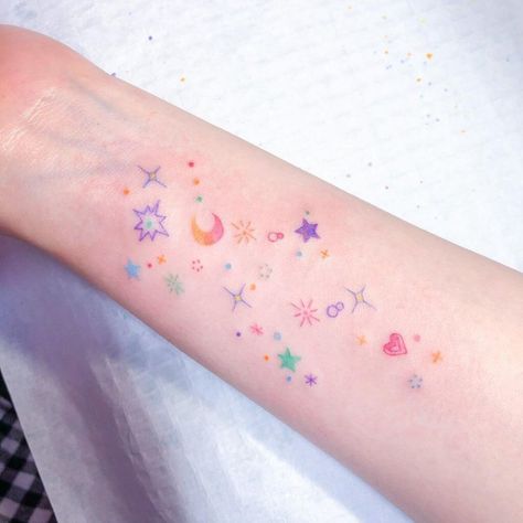 Brown Tattoo Ink, Stars Tattoo, Kawaii Tattoo, Infinity Tattoos, Cute Little Tattoos, Cute Tiny Tattoos, Tatuaje A Color, Detailed Tattoo, Cosmic Art