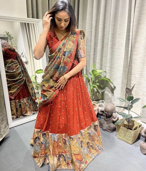 Half Sarees Latest Designs For Wedding, Latest Kalamkari Half Saree Designs, Trendy Half Sarees, Kalamkari Lehangas For Women, Fancy Half Sarees Latest Designs, Traditional Lehanga Designs Latest, Langa Oni Designs, Lehanga Designs Latest Simple, Penkalamkari Lehanga