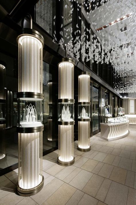 Jewelry Store Interior, Retail Store Interior Design, Jewelry Store Design, Jewellery Shop Design, Retail Store Interior, Interior Design Presentation, Showroom Interior Design, Jewellery Showroom, Column Design