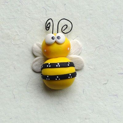 Polymer Clay Bumble Bee, Clay Bumble Bee, Polymer Clay Bee, Clay Magnets, Polymer Clay Figures, Polymer Clay Animals, Fondant Figures, Bee Crafts, Cute Polymer Clay