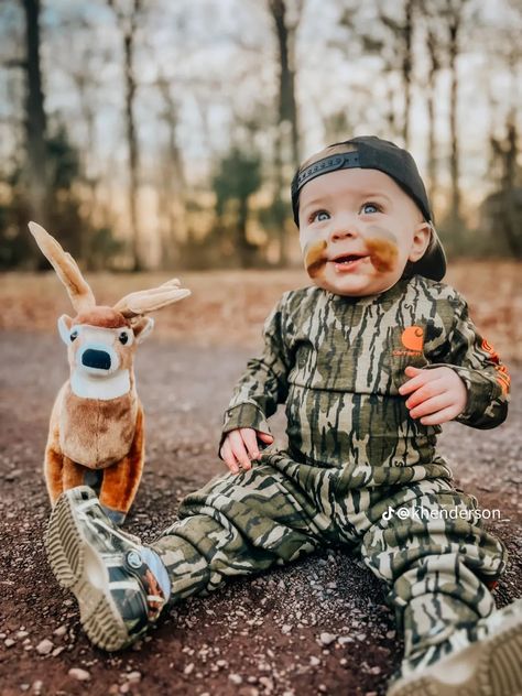 Baby Hunting Photo Shoot, Toddler Fishing Photo Shoot, Western Mom And Son Photos, Western Baby Photo Shoot, Baby Country Boy, Hunting Newborn Pictures, Hunting Baby Pictures, Western Baby Pictures, Country Baby Pictures