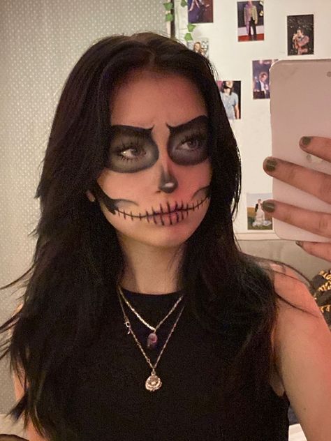 Skeleton Makeup Purple, Skull Eye Makeup, Easy Grim Reaper Makeup, Skull Mouth Makeup, Girl Skull Makeup, Preshower Makeup Ideas, Skull Face Makeup Tutorial, Pre Shower Makeup Ideas, Face Painting Skull