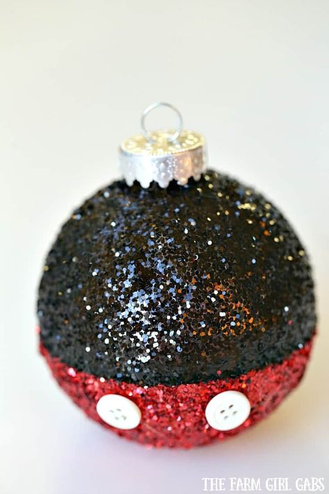 Christmas Balls Diy, Disney Christmas Diy, Disney Decor Diy, Mickey Mouse Ornaments, Disney Coco, Disney Christmas Decorations, Disney Christmas Tree, Disney Christmas Ornaments, Glitter Shirt