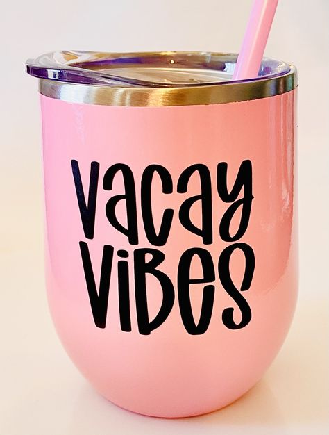 Mom Wine Glass, Vacation Tumbler, Birthday Wine Glass, Vacay Vibes, Wine Mom, Girls Getaway, Tumbler Ideas, 40th Birthday Gifts, Cricut Tutorials