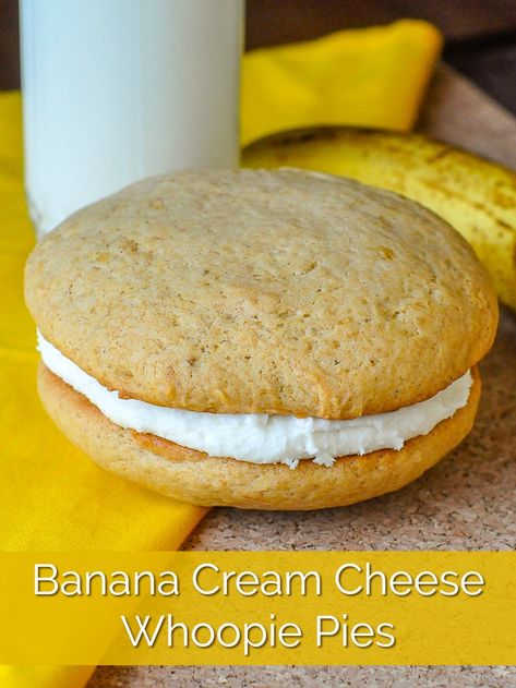 Banana Cream Cheese Whoopie Pies. Another incredibly delicious way to use over ripe bananas in a treat that everyone will love! #afterschoolsnacks #partyfood #kidsbaking #bananarecipes Banana Whoopie Pies, Banana Cream Cheese, Recipes Treats, Muffins Banana, Banana Pecan Bread, Bread Banana, Banana Diet, Whoopie Pie Recipe, Pies Recipes