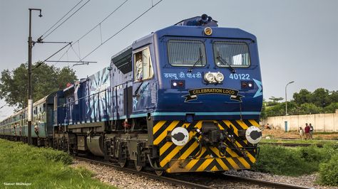 1000th Loco (Celebration Locomotive) WDP-4D 40122 From DLW. Rajdhani Express, Indian Railway Train, India Railway, Train Wallpaper, Train Photo, Turtle Crafts, Travel Project, Amtrak Train, Indian Railways