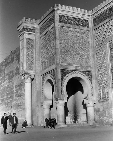 Meknes City, 1965 ❤ . . . #olddays #morocco #maroc #oldpic #oldpictures #histoire #history #morrocopictures #travelmorocco #morrocostyle Moroccan Architecture, The Old Days, Old Pictures, Morocco, Louvre, Old Things, Architecture, History, Building