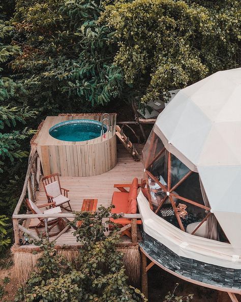 Geodome Glamping, Tent Living, Geodesic Dome Homes, Glamping Tent, Bubble House, Glamping Resorts, Tiny House Nation, Dome Home, Mountain House Plans