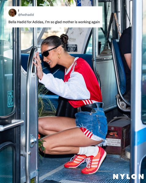 Style maven @bellahadid is back on the streets, baby! The model stepped out in New York today for her new @adidasoriginals collab in what appears to be two pairs of shorts — but is actually an extra-long jersey tucked into her bottoms and pulled down past the frayed hemline of her Daisy Dukes. Her mind... [Getty] Model Off Duty Style 90s, Aesthetic Workout Outfits, Workout Outfits Aesthetic, Model Off Duty Aesthetic, Bella Hadid Photos, Summer In Nyc, Adidas Sl 72, Corps Idéal, Off Duty Outfits