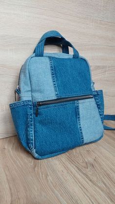 DIY Denim Backpack with zipper and pockets https://youtu.be/UkXMELQ2JPU Jeans Backpack Diy, Diy Jean Backpack, Jean Backpack Pattern, Denim Diy Bag, Diy From Old Jeans, Denim Backpack Diy Old Jeans, Upcycled Denim Bag, Denim Backpack Diy, Backpack Diy Pattern