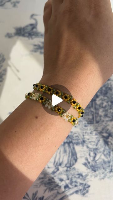 Sunflower Bracelet Tutorial, Beaded Sunflower Bracelet, Sunflower Bead Bracelet, Sunflower Bracelet Pattern, Sunflower Beaded Bracelet, Flower Bracelet Diy, Sunflower Bracelet, Sunflower Jewelry, Daisy Bracelet