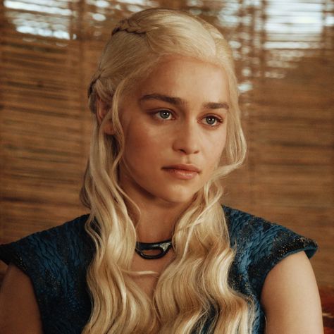 Emilia Clarke as Daenerys Targaryen in S03E08 of Game of Thrones Emilia Clarke As Daenerys Targaryen, Young Daenerys Targaryen, Daenerys Pfp, Emila Clark, Dany Targaryen, Daenerys Icon, Daenerys Targaryen Dress, Carols Daughter, Daenerys Targaryen Icons