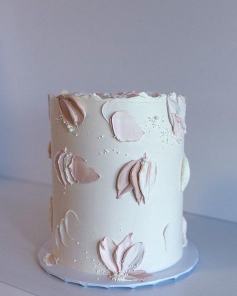 Monochromatic Cake Design, Nude Birthday Cake, Sugar Free Pastries, Nude Cake, Wave Cake, Mickey Mouse Birthday Cake, Wedding Cake Pearls, Cake Design Inspiration, 7 Cake