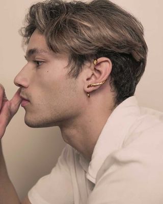 style • Instagram Cool Earrings For Guys, Fashion Jewelry Editorial, Men's Piercings, Snake Ears, Types Of Ear Piercings, Mens Silver Jewelry, Xmas Sale, Jewelry Editorial, Stud Earrings For Men