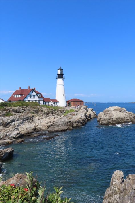 Welcome to the Portland Head Light in Portland, Maine. One of the more gorgeous, striking light houses I've ever seen. Maine Tourism, Travel Maine, Portland Head Light, Maine Lighthouses, Light Travel, Portland Maine, Head Light, Future Life, Lighthouse