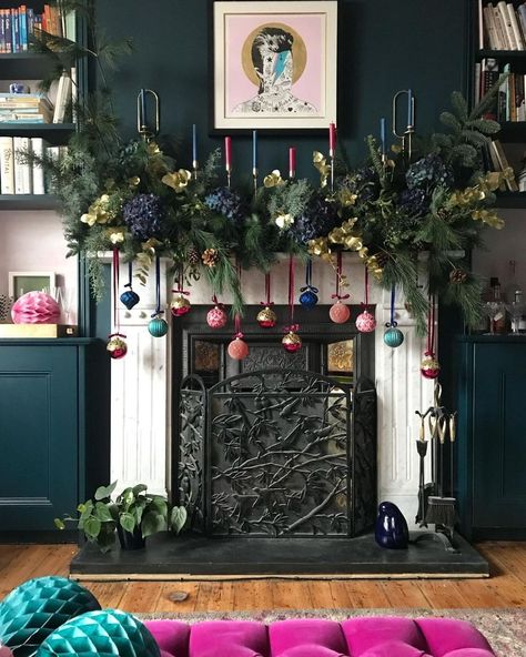 can't stop posting beautiful 🌲christmas scenarios http://www.instagram.com//farrowandball/ Christmas Mantel Decorations, Christmas Mantle, Christmas Inspo, Christmas Fireplace, Christmas Mantels, Mantel Decorations, Christmas Deco, Cozy Christmas, Christmas Inspiration