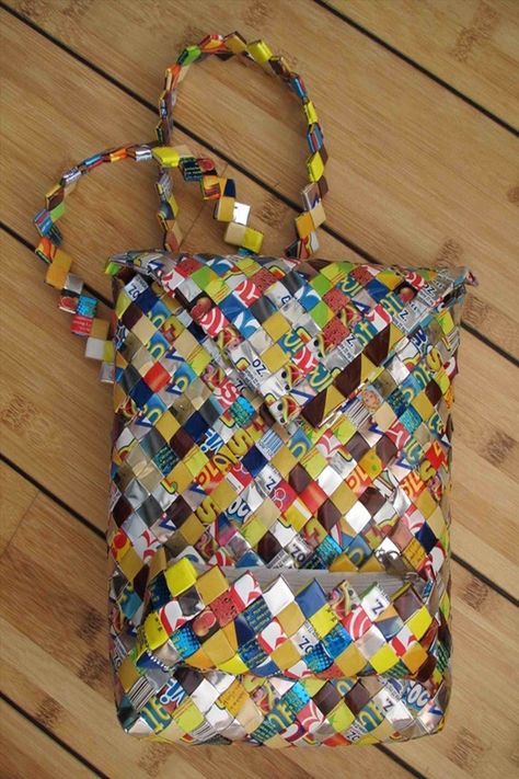 Plastic Bags Diy, Recycler Diy, Plastic Bag Crafts, Recycle Craft, Recycled Plastic Bags, Plastic Recycling, Diy Sac, Juice Box, Mexican Crafts