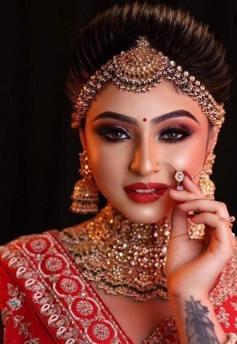 Bride Makeup Poses Photography, Bridal Makeup Shoot Poses, Bridal Makeup Poses, Indian Bridal Hair Styles, Beauty Parlour Poster, Red Bridal Makeup, Model Expressions, Closeup Poses, Shadi Photo