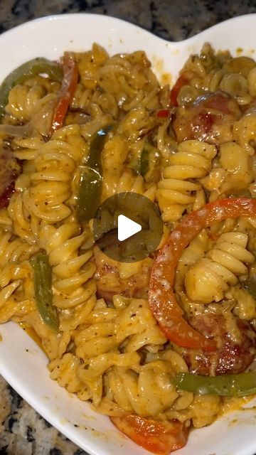 Beef Smoked Sausage, Fajita Pasta Recipe, Rotini Pasta Recipes, Fajita Pasta, Smoked Sausage Pasta, Easy Peach Cobbler Recipe, Pepper Pasta, Green Bell Pepper, Rotini Pasta