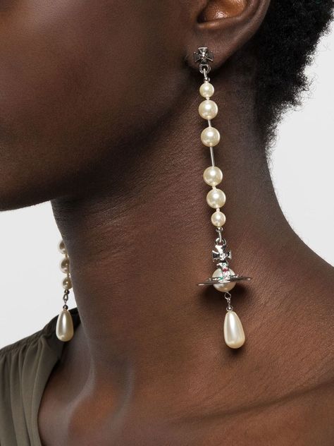 VIVIENNE WESTWOOD: Broken Pearl drop earrings $441… Vivienne Westwood Pearl Necklace Outfit, Vivienne Westwood Pearl Necklace, Pearl Necklace Outfit, Vivienne Westwood Necklace, Gala Looks, Vivienne Westwood Earrings, Photographing Jewelry, Vivienne Westwood Jewellery, Polymer Clay Flower Jewelry