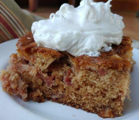 Raw Apple Cake, Old Fashioned Apple Cake Recipe, Apple Cake Recipe Easy, Cobbler Recipes Easy, Apple Spice Cake, Fresh Apple Cake, Rock Recipes, Spice Cake Mix, Apple Cake Recipes