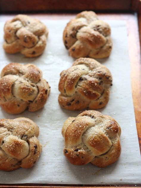 Salted Mini Chocolate Chip Challah Buns from completelydelicious.com Challah Buns, Completely Delicious, Challah Bread, Hot Cross Buns, Cross Buns, Sweet Roll, Sweet Bread, Challah, Mini Chocolate Chips