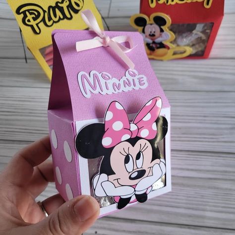 Minnie mouse party box Minnie Mouse Birthday Party Favors, Birthday Party Minnie Mouse, Minie Mouse Party, Mickey Mouse Theme Party, Bolo Minnie, Spongebob Party, Mickey Mouse Theme, Mickey Mouse Birthday Party, Minnie Mouse Pink