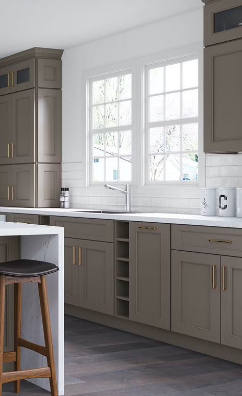 Fabuwood Kitchen Cabinets, Fabuwood Kitchen, Traditional Kitchens, Cabinet Making, Traditional Kitchen, Minimalist Modern, Modern Minimalist, Modern Style, Timeless Elegance