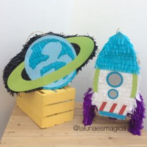 Fiebre de Mini Piñatas Buzz Lightyear Photoshoot, Buzz Party, Buzz Lightyear Birthday Party, Buzz Lightyear Birthday, Piñata Ideas, Diy Pinata, Pinata Party, Toy Story Birthday Party, Birthday Toys